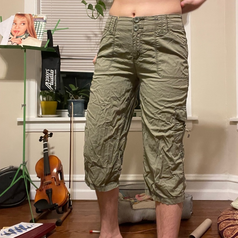 Y2k Cargo Capri pants🌠🔮 !